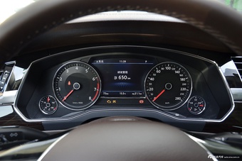 2016款大众辉昂 2.0T 自动380TSI 两驱至尊版