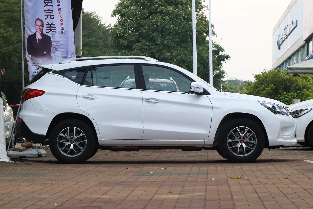 2017款比亚迪宋盖世升级版1.5TI手动精英型