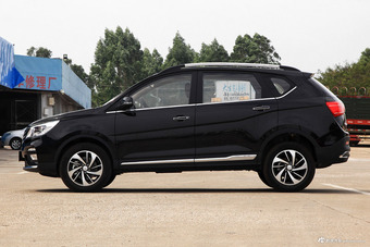 2017款宝骏560 1.5T DCT尊享型