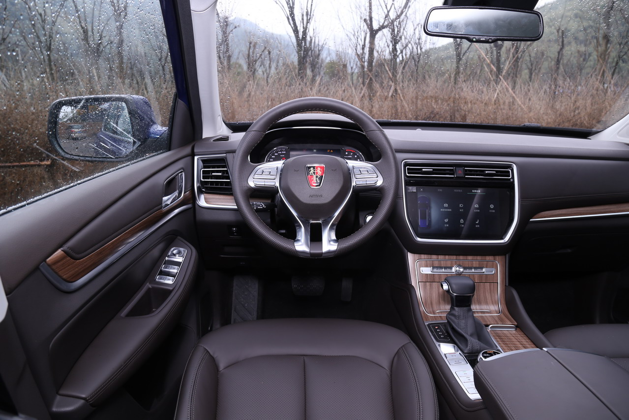 2018款荣威RX8 2.0T自动智联网四驱至尊版