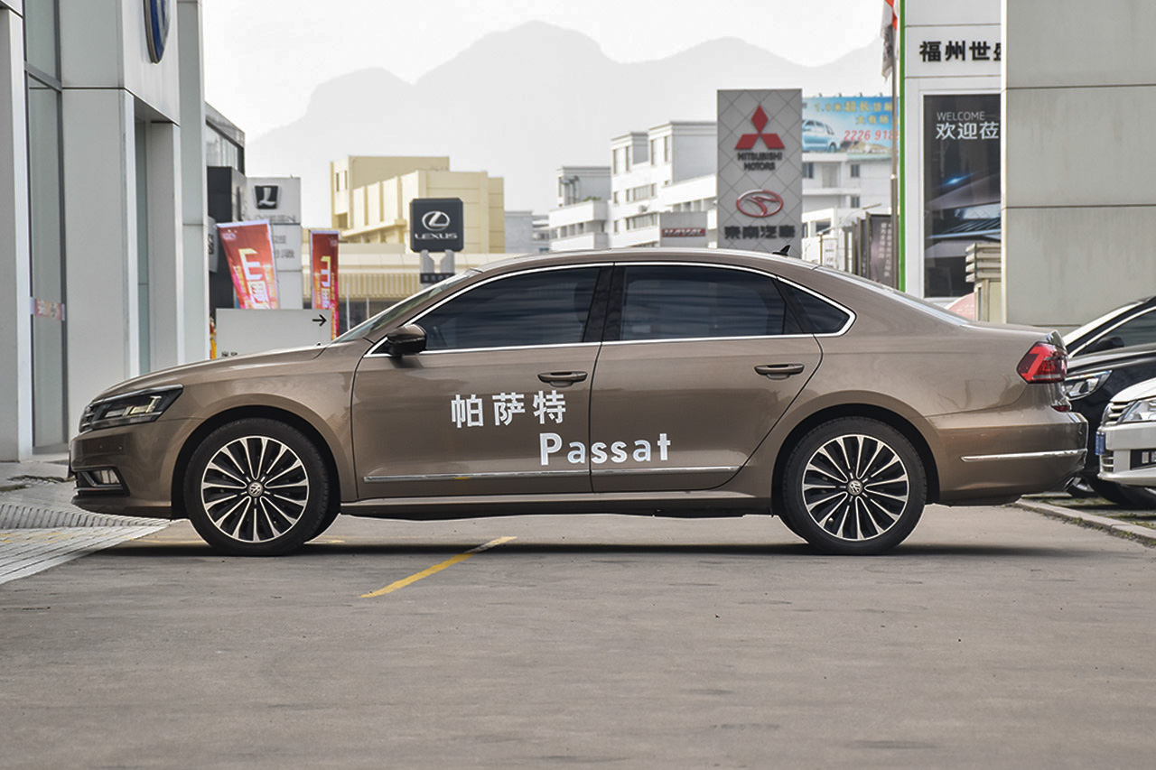 2016款帕萨特1.8T自动尊荣版330TSI