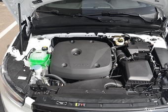 2019款沃尔沃XC40 2.0T四驱运动日暮水晶白T5