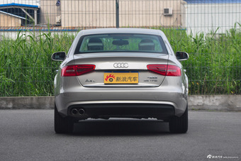 2016款奥迪A4L 2.0T自动35TFSI典藏版标准型 白金色
