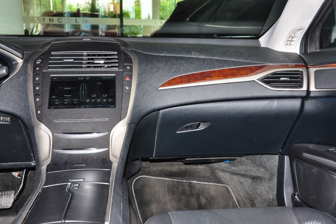 2016款林肯MKZ 2.0T自动尊耀版