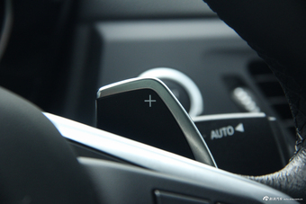 2017款宝马1系120i自动设计套装型 