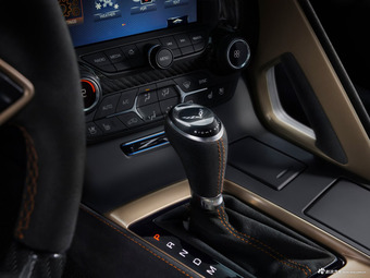 全新科尔维特ZR1实车发布 766马力！