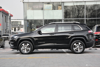 实拍|新款Jeep自由光 分体式头灯被取消