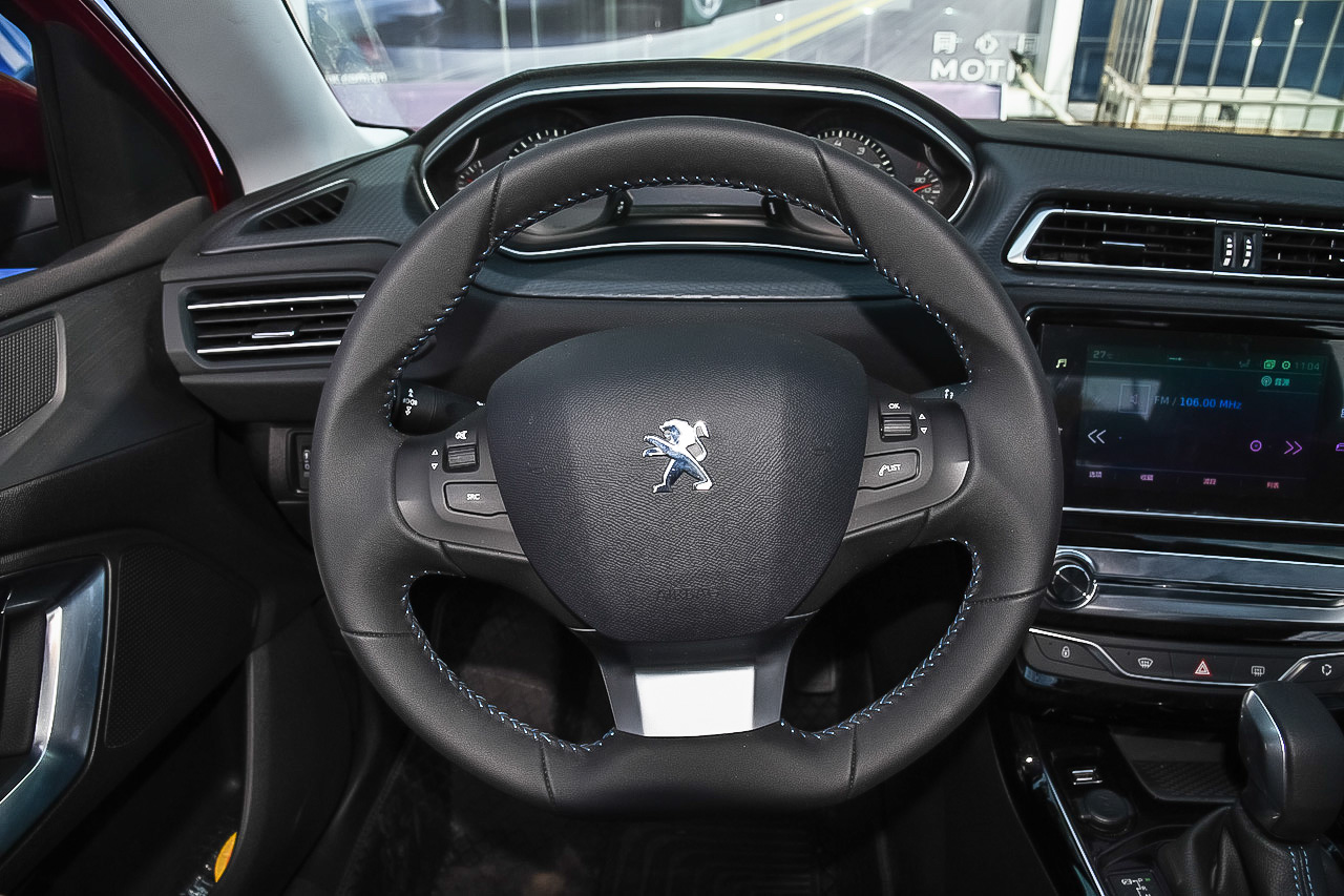 2016款标致308 1.2T自动豪华版