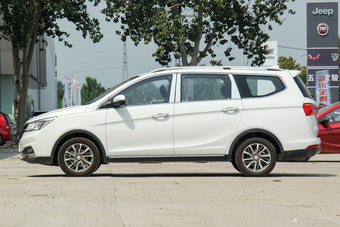 2017款宝骏730 1.5T手动风尚型7座