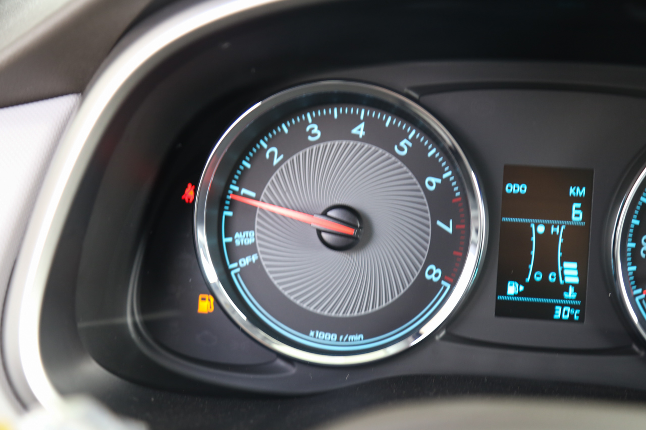 2016款雪佛兰乐风RV 1.5L手动畅行版 雪域白