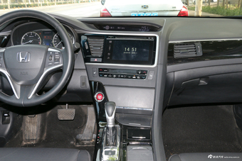 2017款思铂睿2.4L自动豪华版