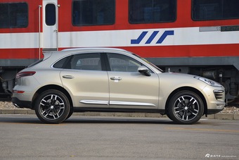 2017款众泰SR9 2.0T 自动极致之梦版（米色）