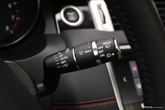 2017款揽胜极光2.0T自动绚黑限量版