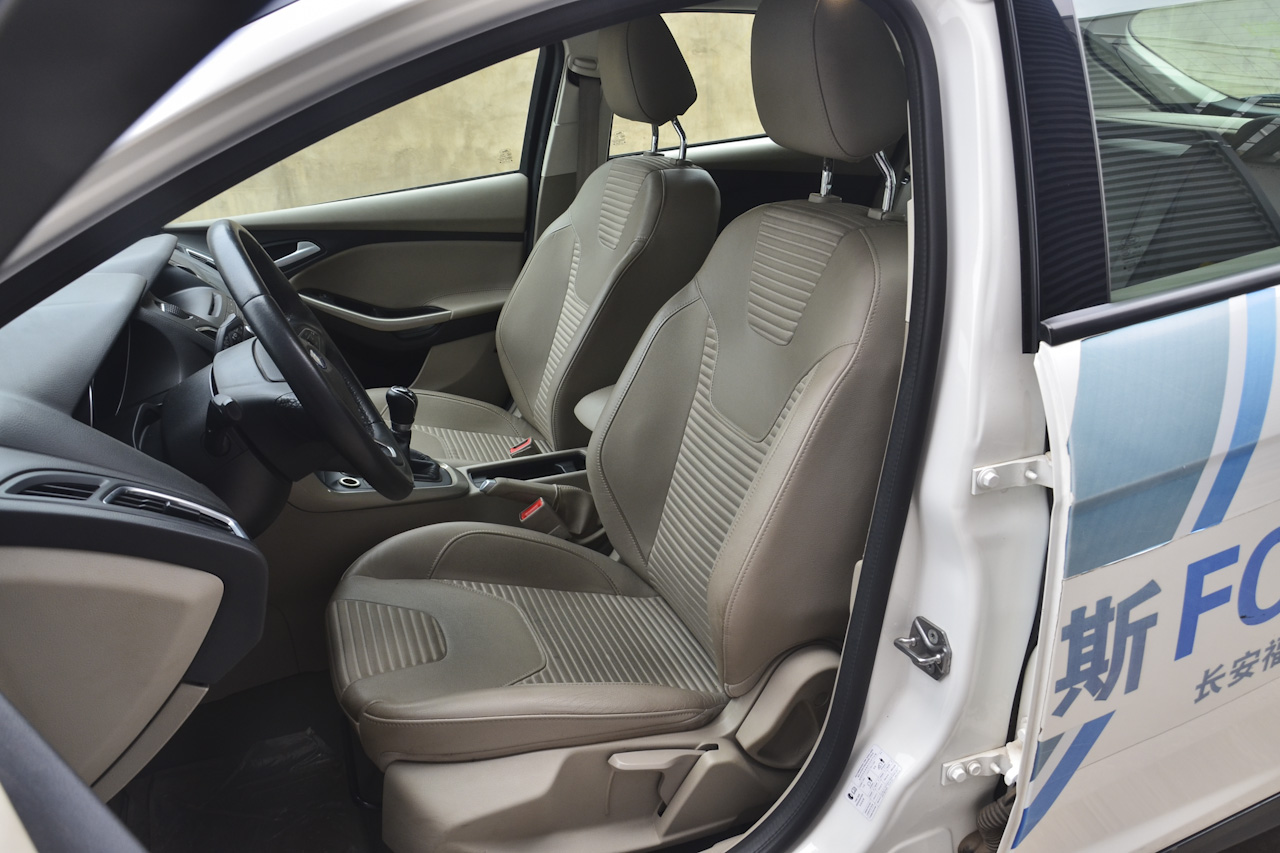 2017款福克斯两厢1.0T手动超能风尚型智行版EcoBoost 125