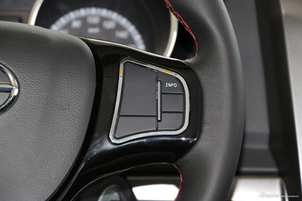 2017款黄海N3 2.5T手动四驱运动版JE4D25C