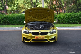 2017款宝马M4手动双门轿跑车