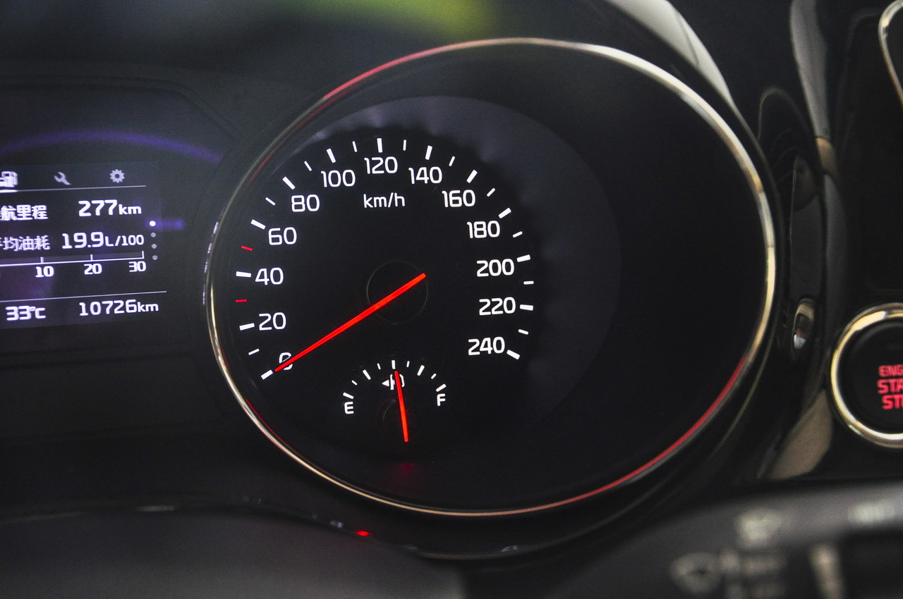 2015款嘉华（进口）3.3L自动豪华版 国IV