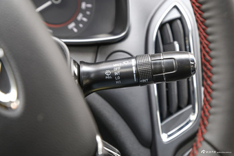 2016款艾瑞泽5 1.5L手动领锐版 秀色金