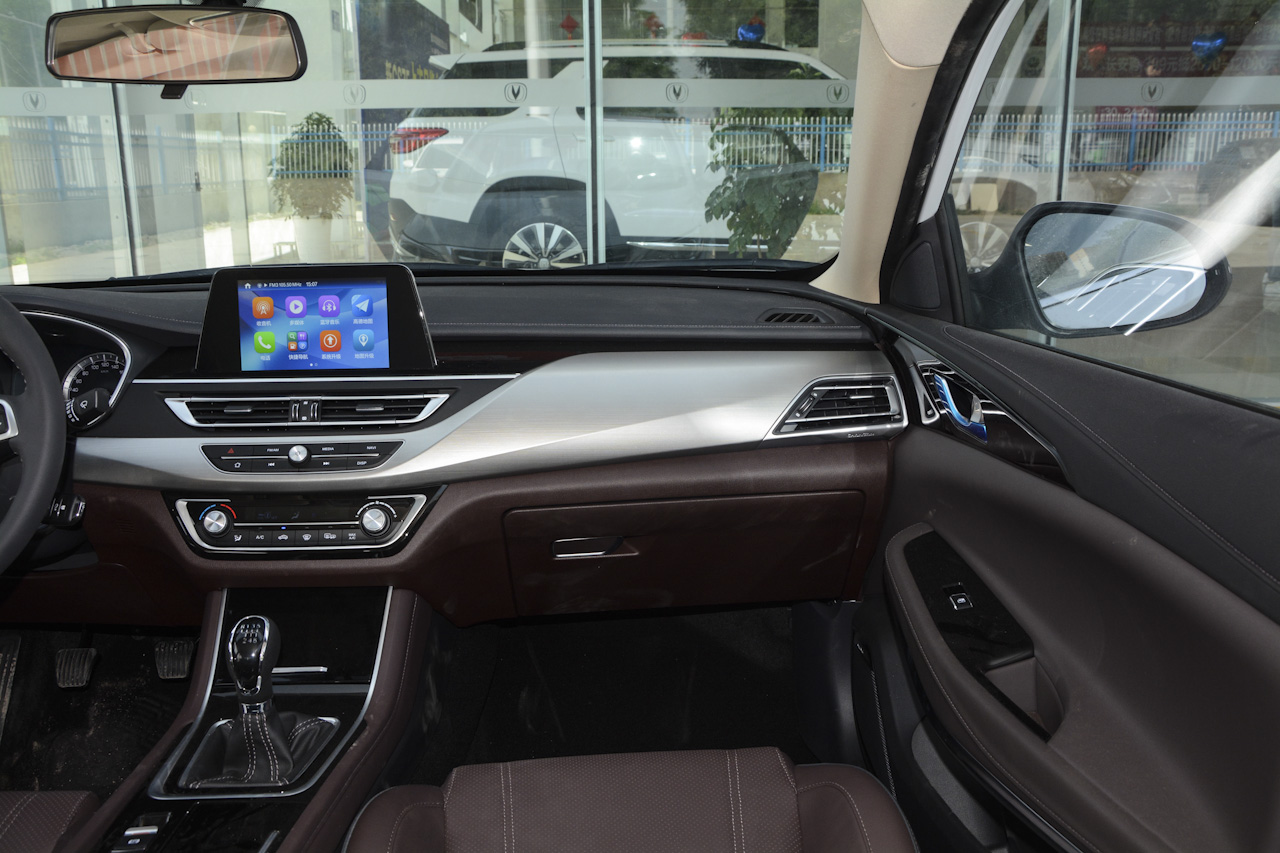 2018款睿骋CC1.5T手动典雅型