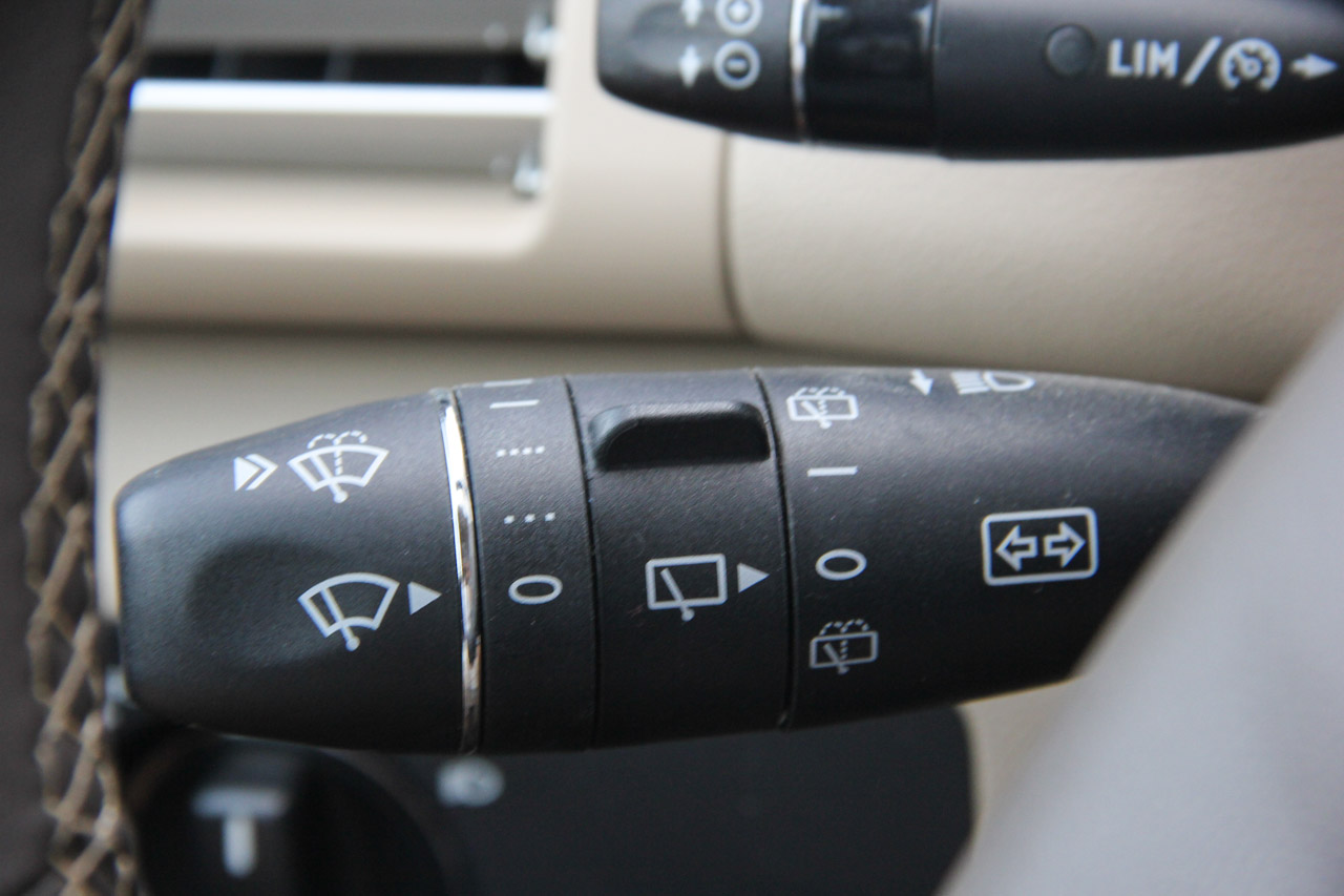 2015款奔驰R320 3.0T自动4MATIC豪华型