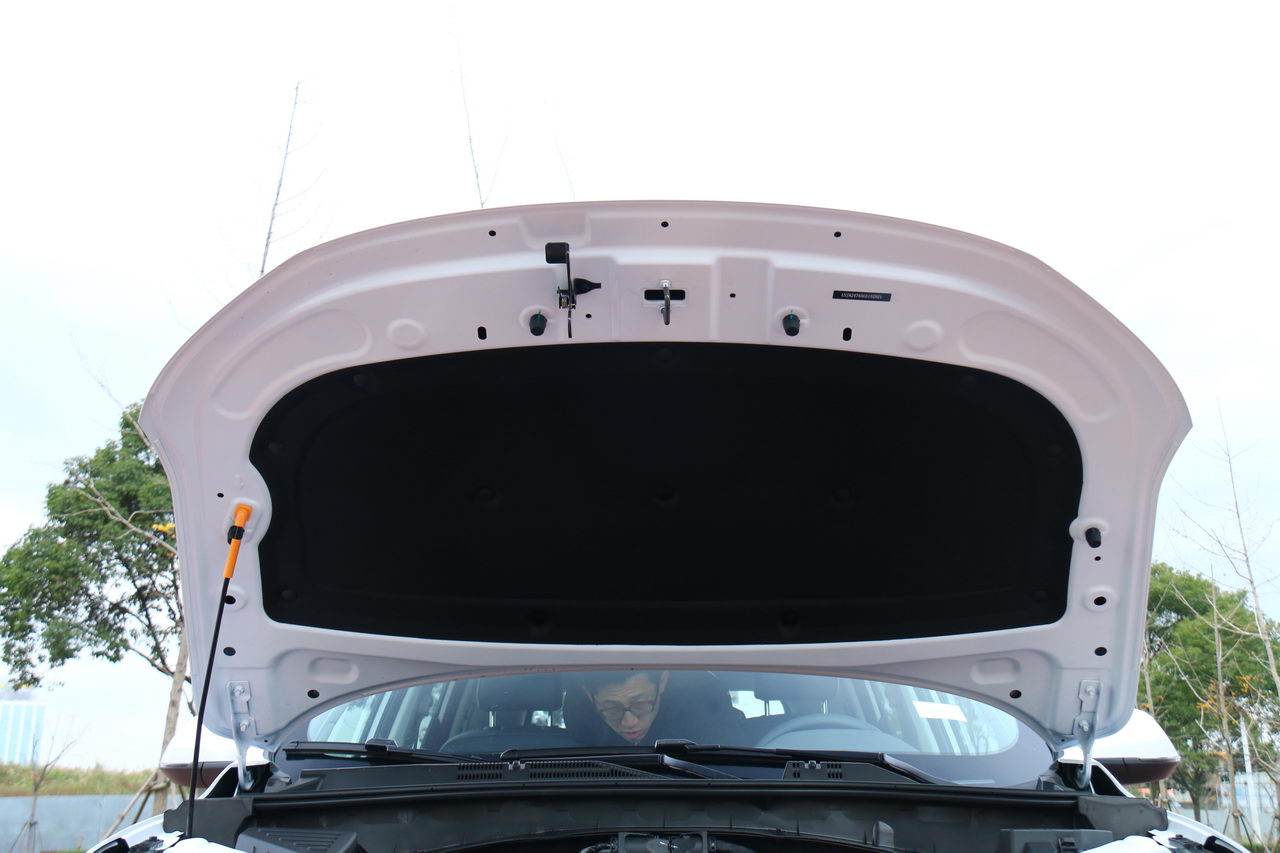 2017款荣威eRX5 1.5T自动尊贵旗舰版