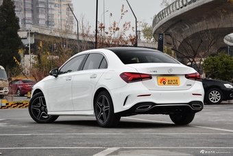 2019款奔驰A级 1.3T自动200 L运动轿车先行特别版