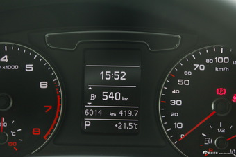 2016款奥迪Q3 1.4T自动30TFSI风尚型