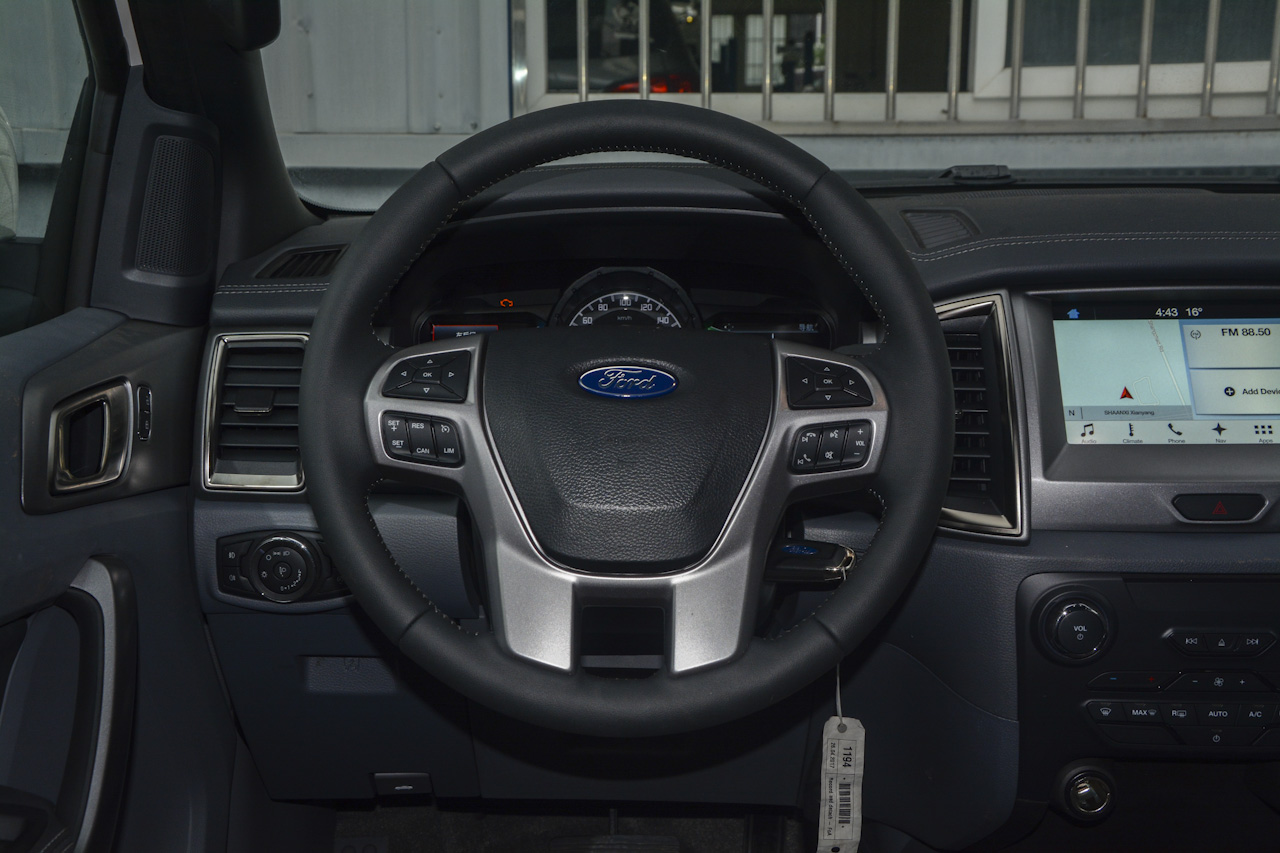 2017款撼路者2.0T自动四驱豪华版汽油5座