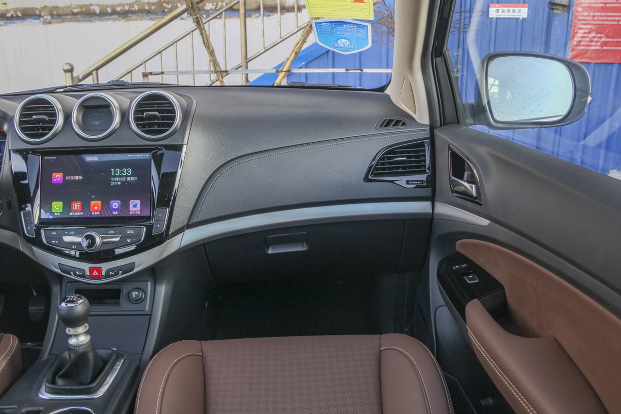 2017款比亚迪S7 1.5T手动尊贵型