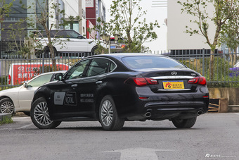 2015款英菲尼迪Q70L 2.5L悦享版