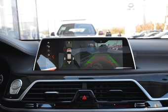 2018款宝马7系730Li 2.0T自动尊享型卓越套装