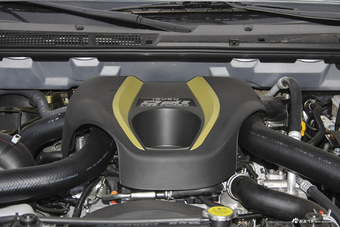 2015款五十铃D-MAX 2.5T自动四驱超豪华款