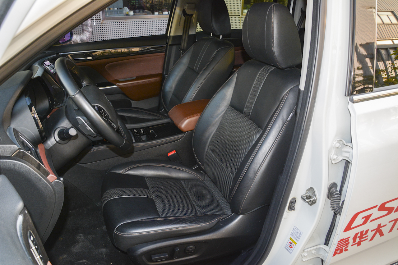 2017款传祺GS8 2.0T自动两驱豪华智联版320T