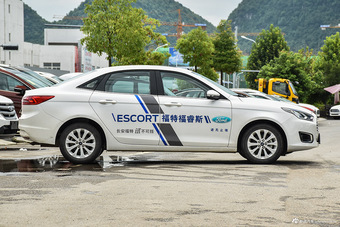 2015款福睿斯1.5L自动时尚型