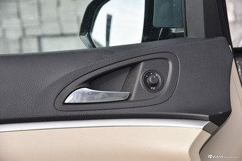 2017款GL8 2.5L自动尊贵型