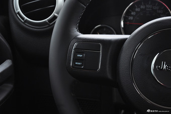 2015款牧马人2.8TD自动四门舒享版Sahara