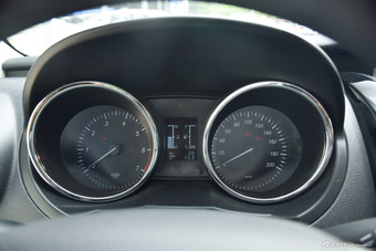 2016款北汽幻速S3 1.5L手动舒适型 朱鹭白