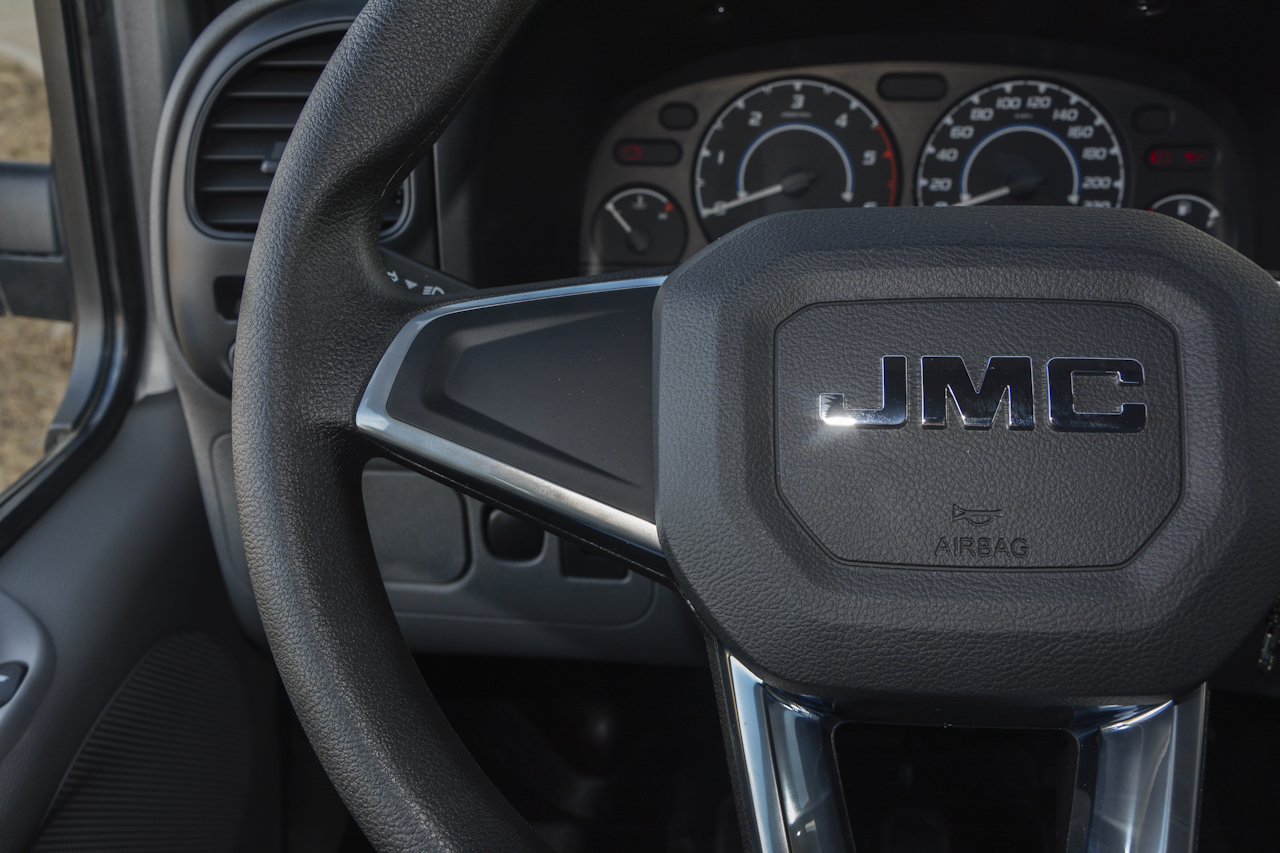 2017款特顺2.8T手动商运型短轴中顶6/7/8座JX493