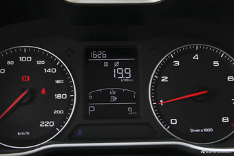 2017款名爵ZS 1.0T 16T自动尊享版