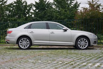 2017款奥迪A4L 2.0T自动45TFSI quattro风尚型