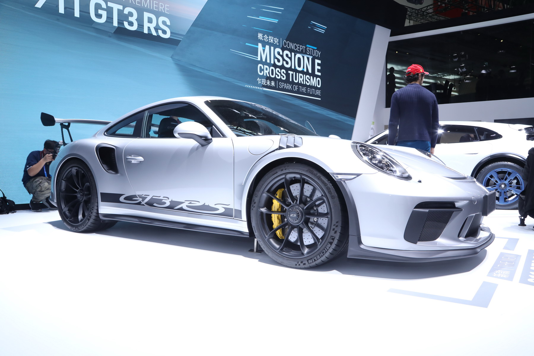 911