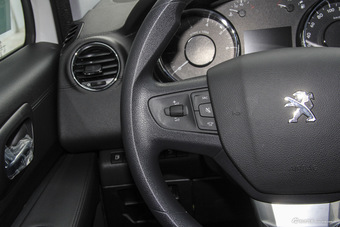 2016款标致3008 1.6THP自动经典版