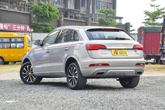 2016款众泰SR7 1.5T手动魔方之心版