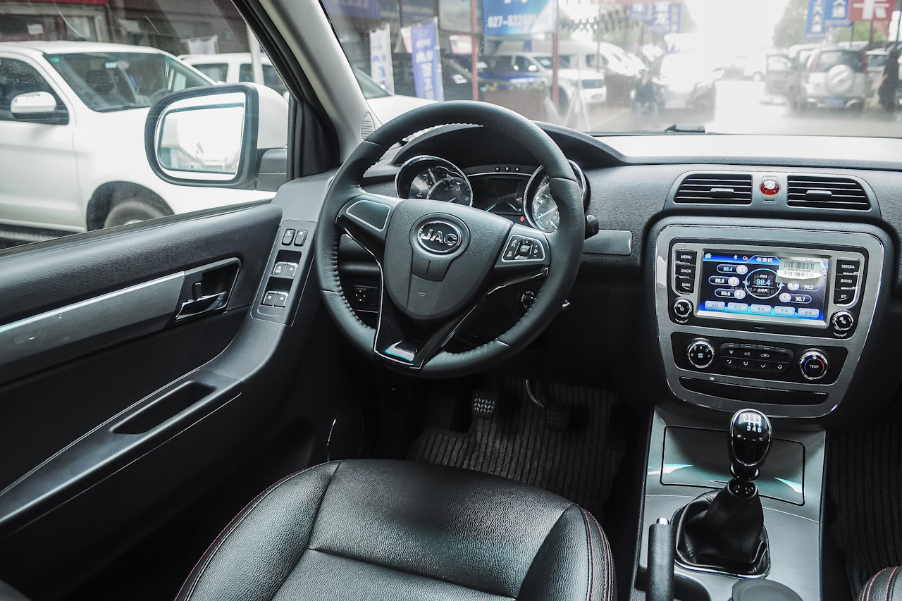 2016款 帅铃T6 2.0T柴油创客版豪华型D19TCID6