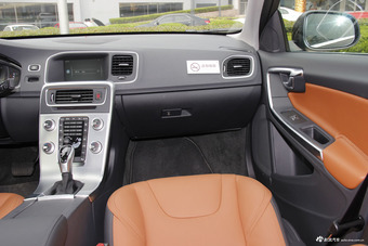 2017款沃尔沃S60L 2.0T自动T5智驭版