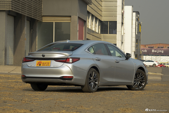 2018款雷克萨斯ES 2.5L自动260 F SPORT