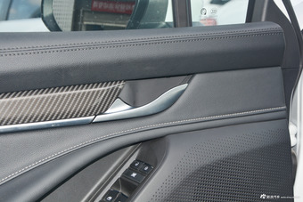 2017上汽大通D90 2.0T手动两驱火星