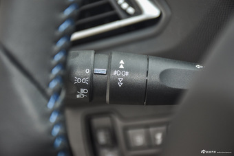 2016款标致308 1.6L自动豪华版