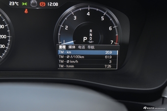 2019款沃尔沃XC40 2.0T四驱破晓冰雪白T4