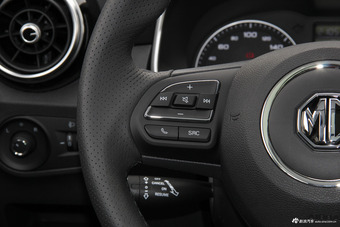 2017款名爵ZS 1.5L自动豪华版